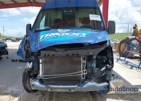 2018 Mercedes-Benz Sprinter 2500 Standard Roof V6 из США, поврежденный, VIN WD3PE7CD3JP641332